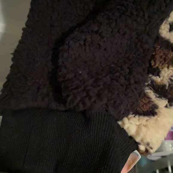 2pc fleece crop top & jogger pants - Picture 2 of 4